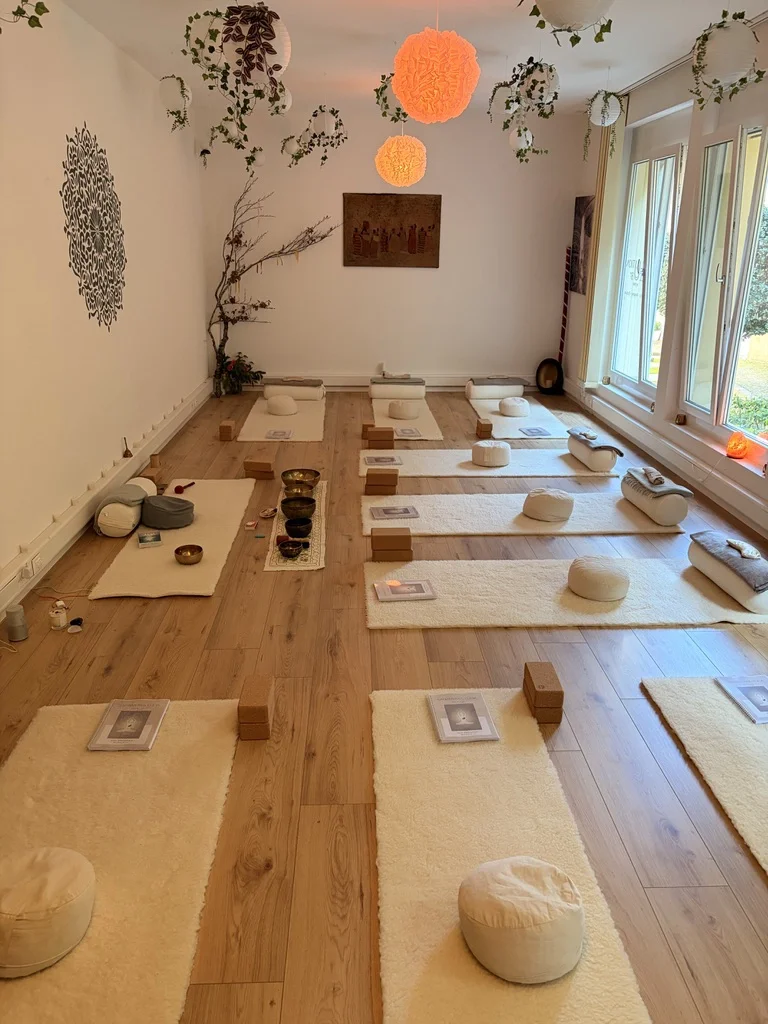 Yoga à Nyon: cours de Kundalini le soir en vieille ville